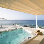 Lani's De Luxe - Adults Only