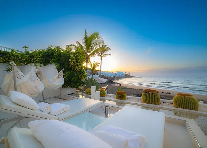 Lani's De Luxe - Adults Only Hotel