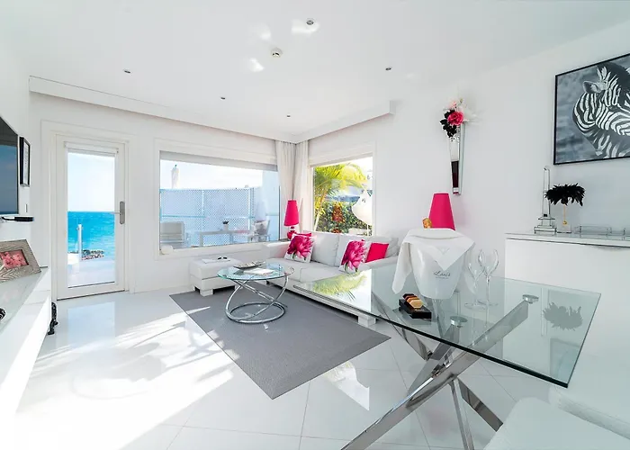 Lani's De Luxe - Adults Only 5*