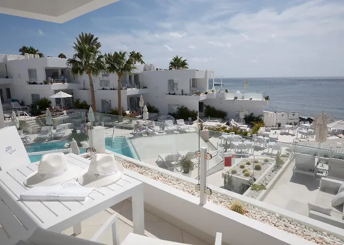 Lani's De Luxe - Adults Only 5*