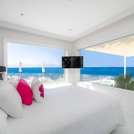 Lani's De Luxe - Adults Only Отель