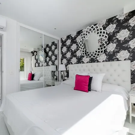 Lani's De Luxe - Adults Only Отель 5*