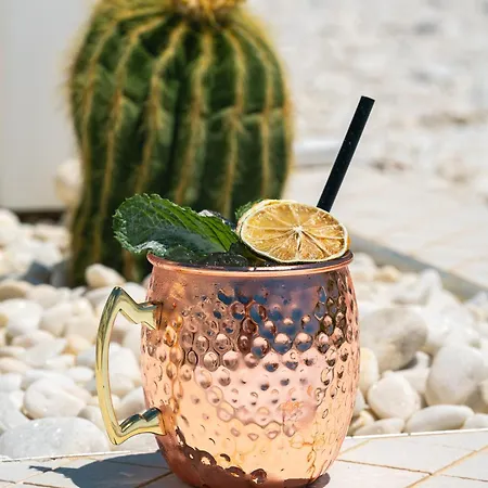 Lani's De Luxe - Adults Only Отель